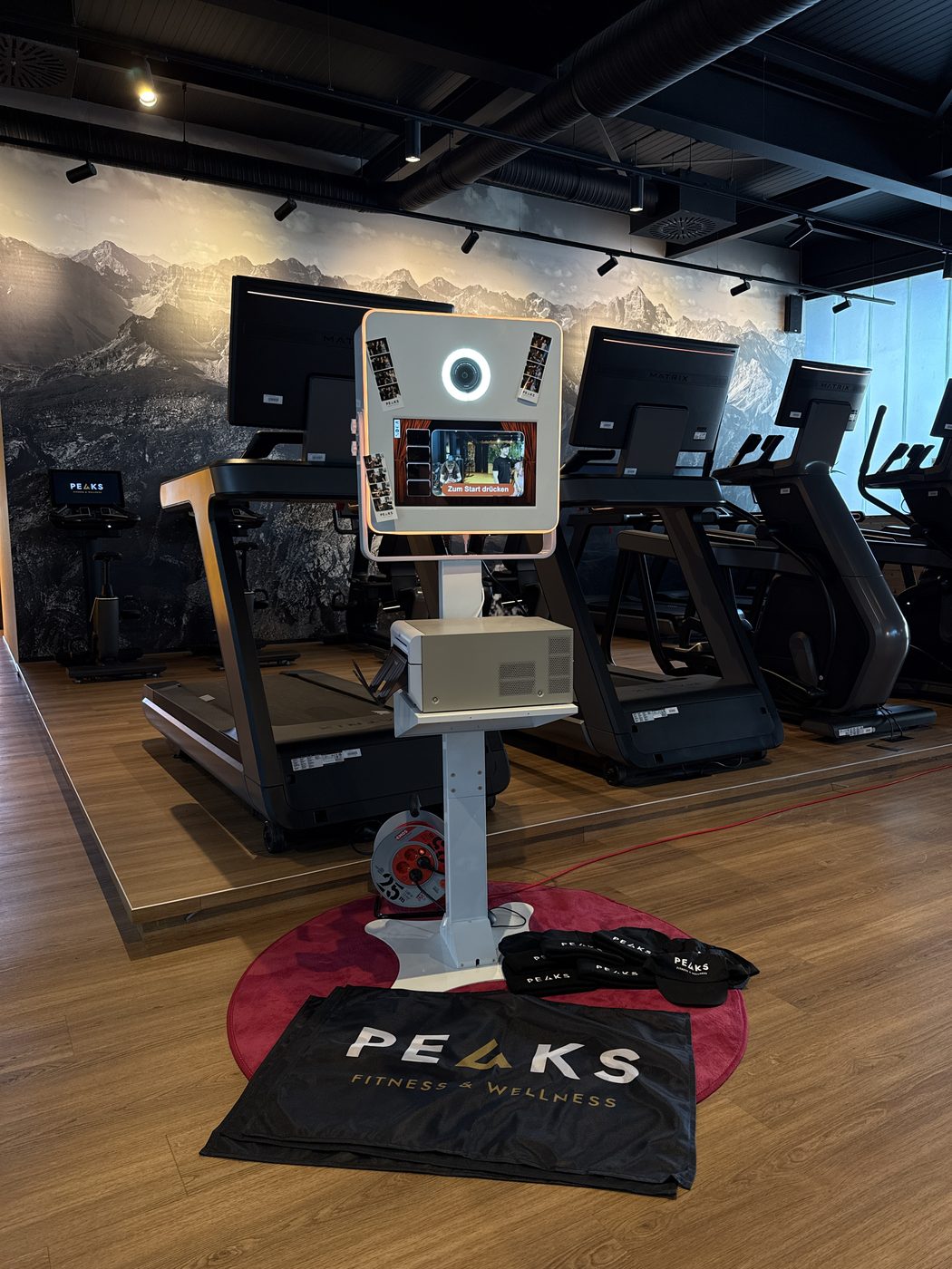 Die aufgebaute Fotobox mit Drucker im PEAKS-Studio